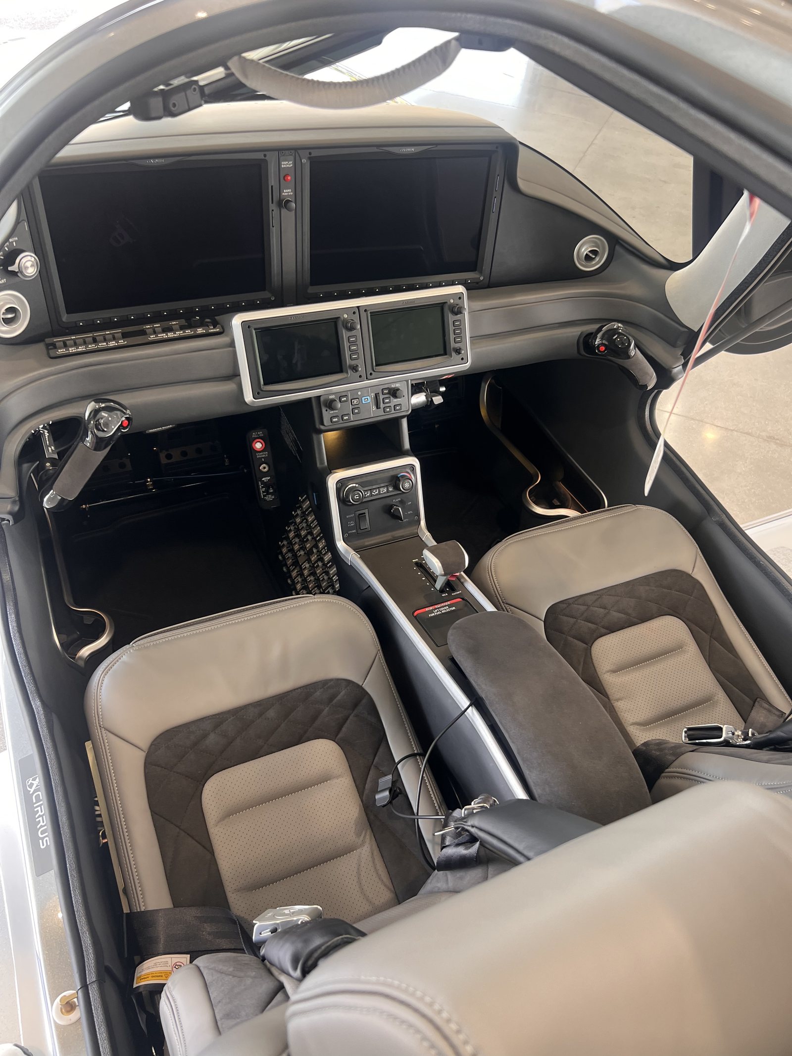 Cirrus SR22 G7+ Perspective Touch+ flight deck with dual Garmin displays